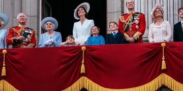 Empiezan fiestas por aniversario de monarca Isabel II