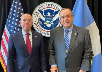 Reunión del presidente Alejandro Giammattei, y el secretario de Seguridad Nacional de los Estados Unidos, Alejandro Mayorkas.