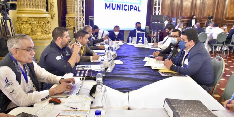 Alcaldes de Totonicapán participan en segunda gira presidencial 2022