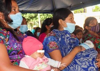Familias de Santa Cruz Naranjo reciben dotación de alimentos