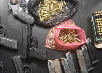 Localizan armas de fuego y dispositivos móviles durante requisa en centro de detención