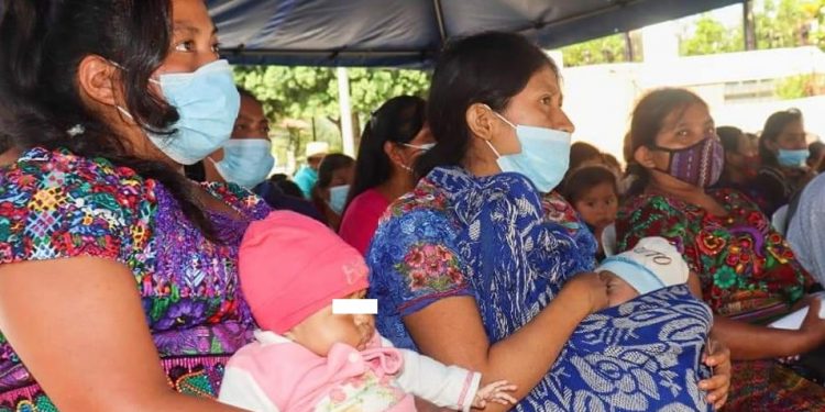 Familias de Santa Cruz Naranjo reciben dotación de alimentos