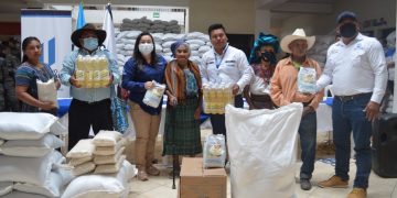 Más de 300 familias reciben dotación de alimentos