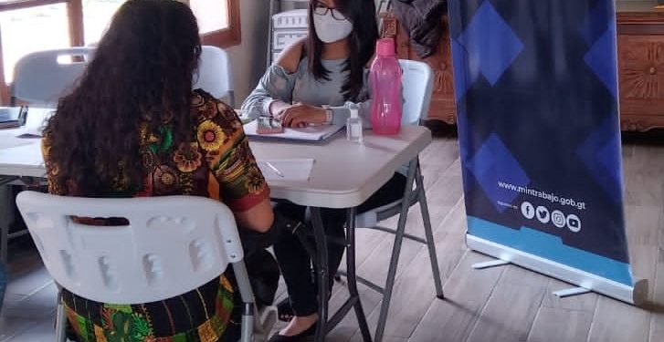 Quiosco de empleo brinda oportunidades a pobladores de Panajachel