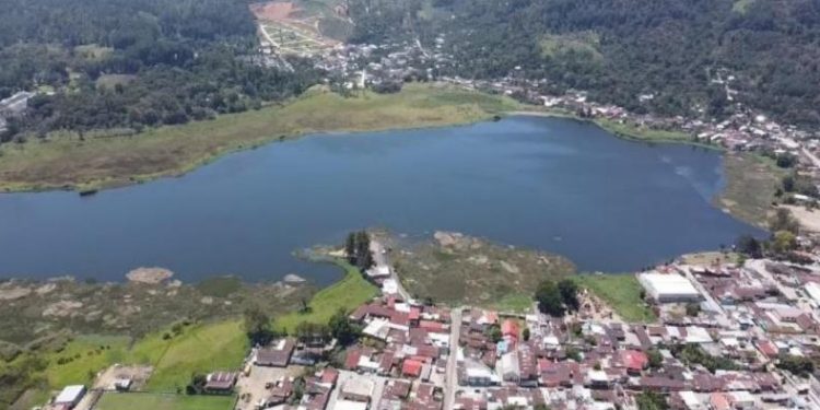 Trabajo interinstitucional permite mantener limpia la laguna Chichoj