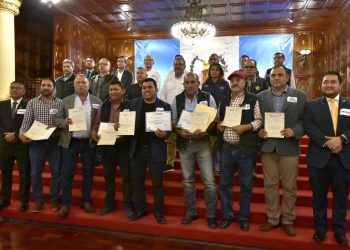 Gobierno y autoridades locales de Jalapa discuten sobre los 77 compromisos presidenciales adquiridos