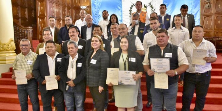 Dan seguimiento a compromisos