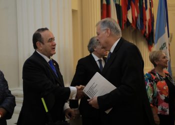 Embajador colombiano ante la OEA se reúne con el mandatario Giammattei