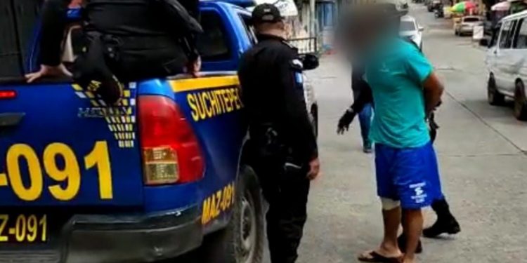 Combate al narcomenudeo deja tres capturados