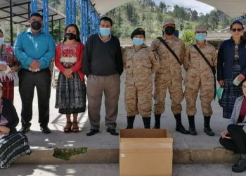 Reservistas militares celebran a maestros de Totonicapán