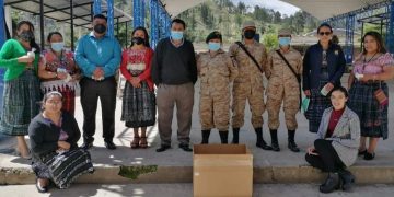 Reservistas militares celebran a maestros de Totonicapán