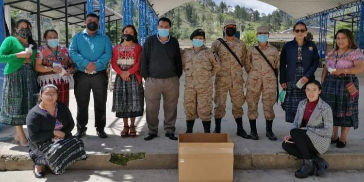 Reservistas militares celebran a maestros de Totonicapán