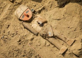 Perú halla figura en perfecto estado en la mayor ciudad de barro de América