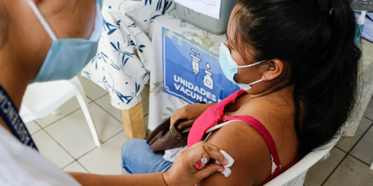 COVID-19: Más de 800 puestos de vacunación están disponibles para la población