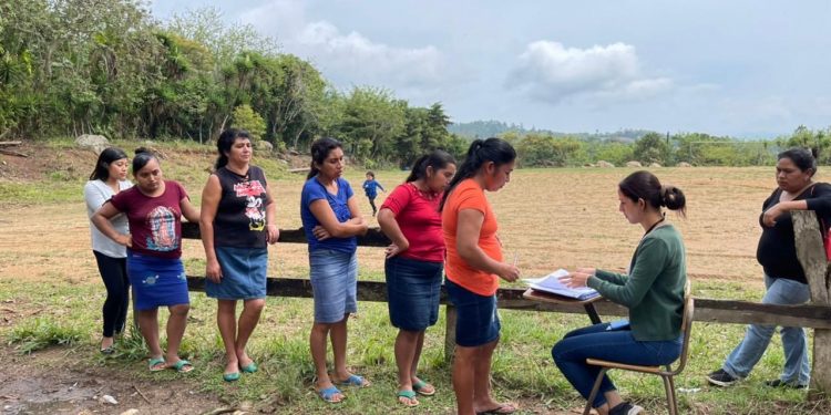 Artesanas zacapanecas se benefician con programa de becas