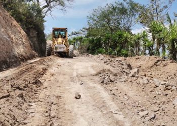 El Ejército rehabilita caminos rurales