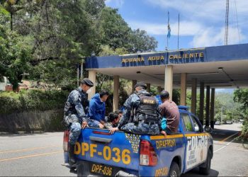 Remiten a Migración a grupo de 20 extranjeros por ingreso irregular al país.