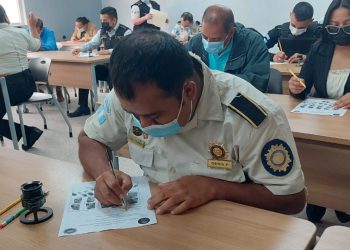 Llevan a cabo la primera demostración científica de lofoscopía y grafotecnia