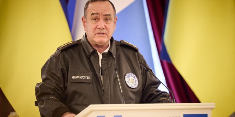 Gobernante Giammattei: “Debemos unirnos contra toda expresión de guerra”