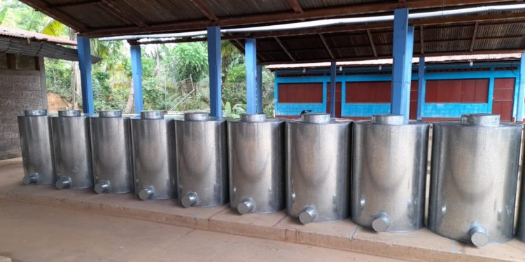 Agricultores de Panzós reciben donación de silos