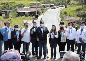 Impulsan el desarrollo con inauguración de carretera digna