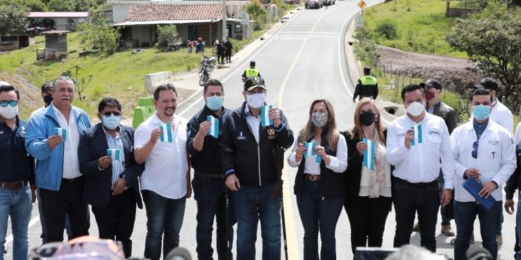 Impulsan el desarrollo con inauguración de carretera digna