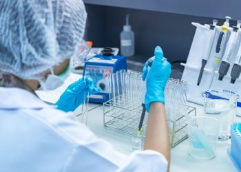 Presentan guías de importación de muestras para laboratorios