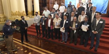 Alcaldes de Quetzaltenango, recibieron un diploma por su participación en la segunda gira presidencial