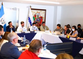 Instalan mesa que impulsará mejoramiento del Aeropuerto Internacional La Aurora