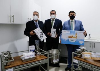 Otorgan donación para fortalecer atención a migrantes