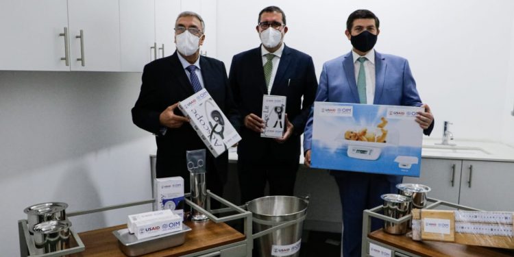 Otorgan donación para fortalecer atención a migrantes