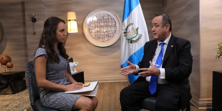 Entrevista del presidente Alejandro Giammattei por el medio estadounidense Breitbart News