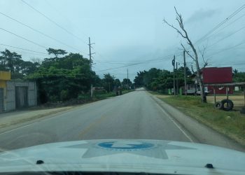 Instan a automovilistas a conducir con precaución