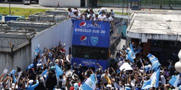 Selección Sub-20 recibe calurosa bienvenida por la afición