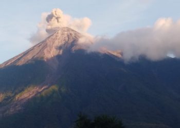 Conred emite recomendaciones por aumento de actividad en volcán de Fuego