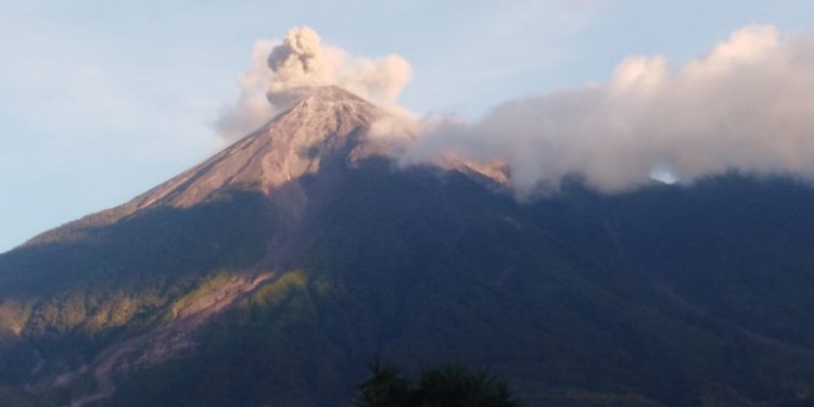 Conred emite recomendaciones por aumento de actividad en volcán de Fuego