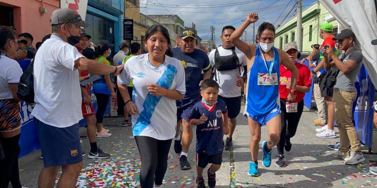 Más de mil personas participan en carrera Policía por la Paz