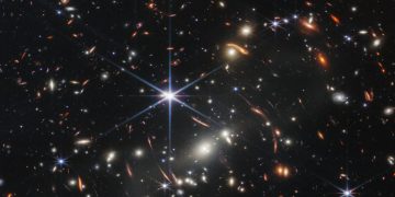 NASA revela "una pequeña porción del universo" con la primera imagen del Webb