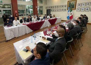 Abordan acciones de atención y protección de la población migrante retornada