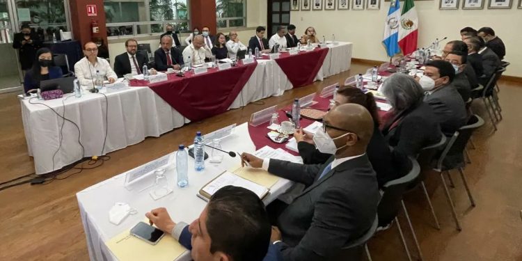 Abordan acciones de atención y protección de la población migrante retornada