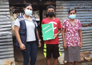 Jóvenes beneficiarios de Beca Educación Media en Petén reciben visitas domiciliares