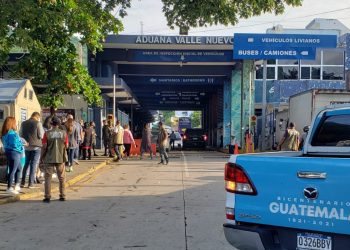 Se incrementa flujo migratorio desde El Salvador por fiestas agostinas