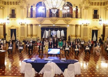 Entregan constancia de buenas prácticas laborales a 27 empresas guatemaltecas