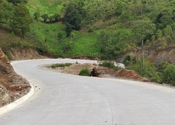 CIV continúa con mejoramiento de camino rural en San Juan Chamelco