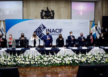 Presidente participa en toma de posesión de nueva directora del Inacif