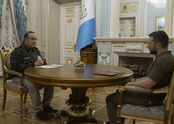 Reunión bilateral entre los mandatario de Guatemala y Ucrania