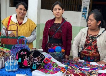 Acciones gubernamentales impulsan a emprendedoras a comercializar sus productos