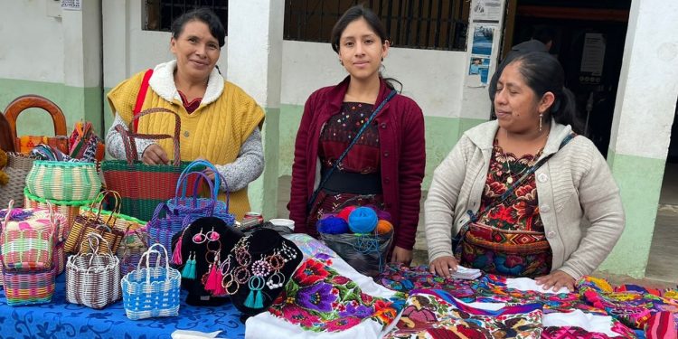 Acciones gubernamentales impulsan a emprendedoras a comercializar sus productos