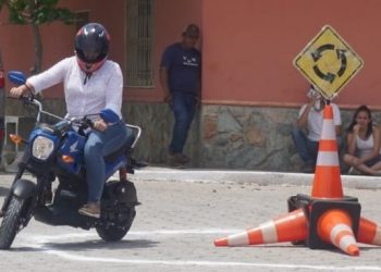 Departamento de Tránsito lleva su campaña Motorista Segura a Villa Nueva