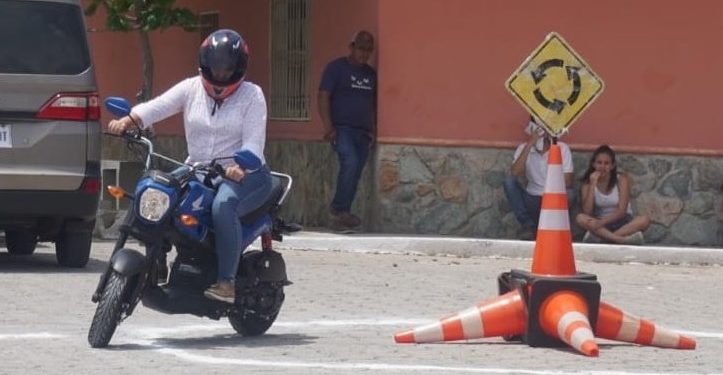 Departamento de Tránsito lleva su campaña Motorista Segura a Villa Nueva